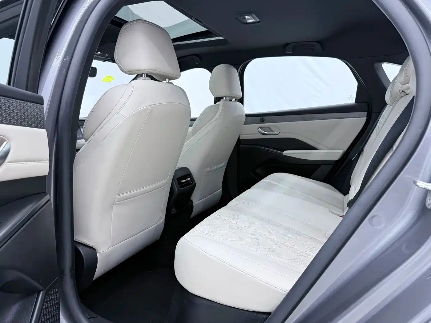 BYD Qin PLUS 2025 DM-i Smart Drive Edition 120KM Surpassing Type — Фото автомобиля 10