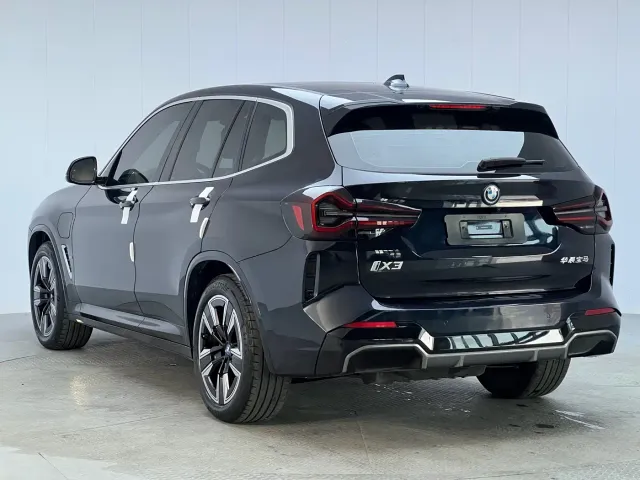 BMW iX3 — Фото автомобиля 15