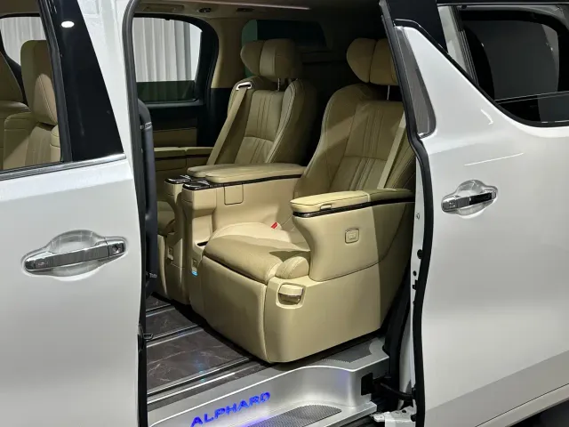 Toyota Alphard — Фото автомобиля 17
