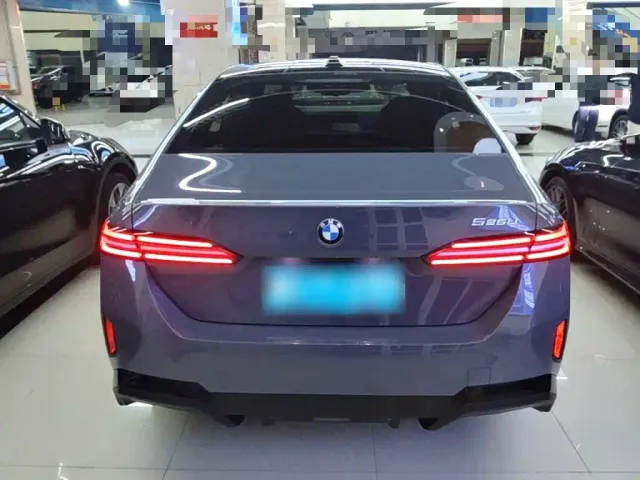 BMW 5 Series — Фото автомобиля 5