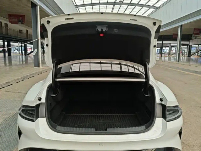Xiaomi SU7 — Фото автомобиля 18