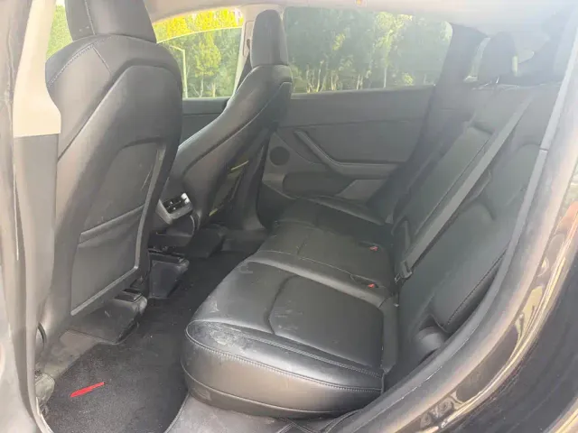 Tesla Model Y — Фото автомобиля 5