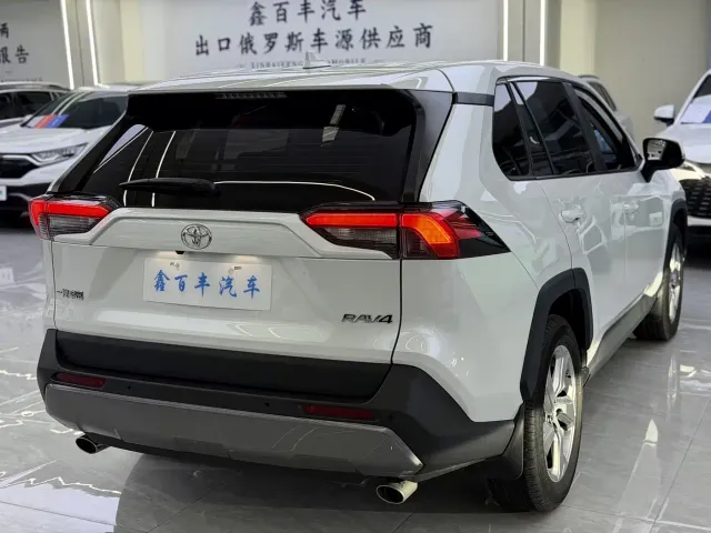Toyota RAV4 — Фото автомобиля 8