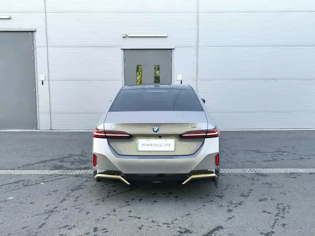 BMW i5 — Фото автомобиля 3