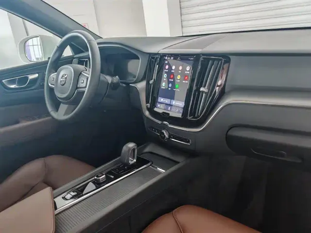 Volvo XC60 — Фото автомобиля 24