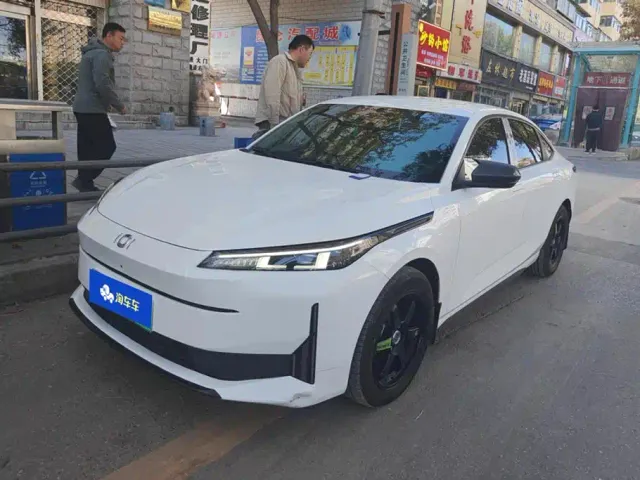 Фотография автомобиля — Changan Qiyuan A05