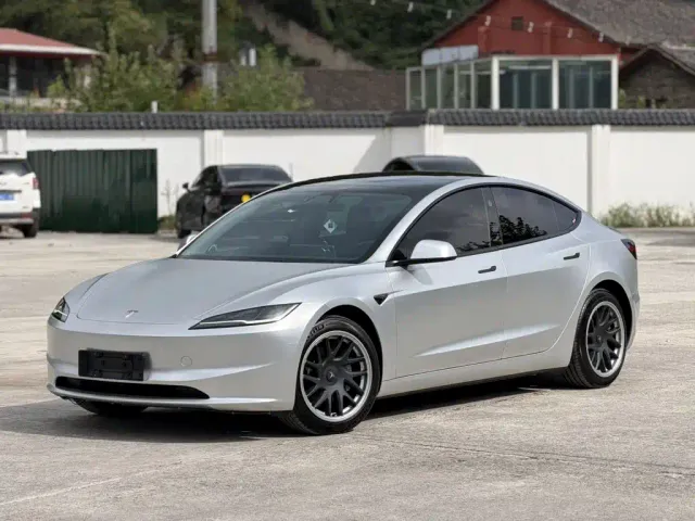 Фотография автомобиля — Tesla Model 3