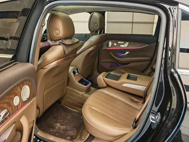 Mercedes-Benz E-Class — Фото автомобиля 15