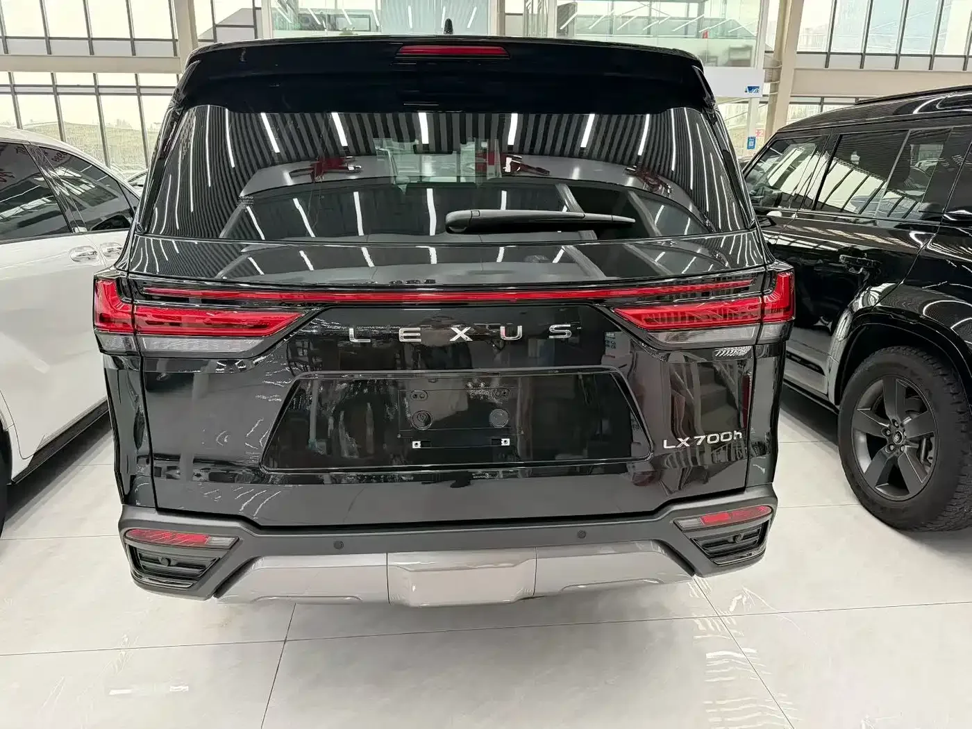 Lexus Lexus LX 2025 700h OVERTRAIL Frontier Edition — Фото автомобиля 9