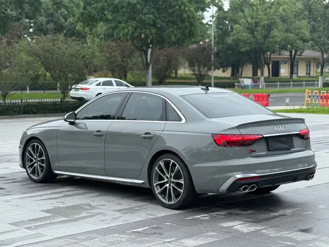 Audi S4 — Фото автомобиля 6