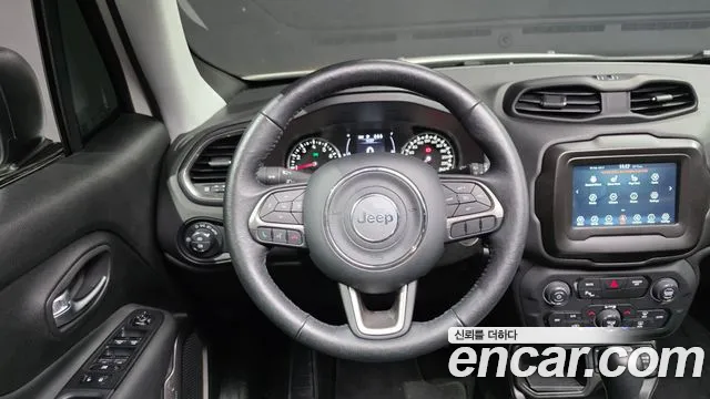 Jeep Renegade — Фото автомобиля 13