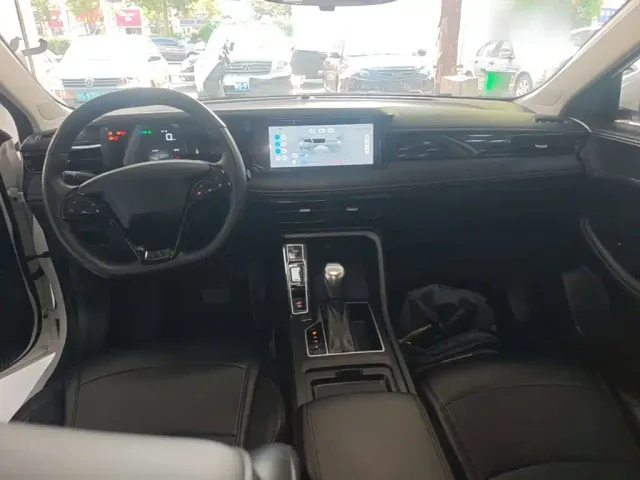 Roewe i5 — Фото автомобиля 9