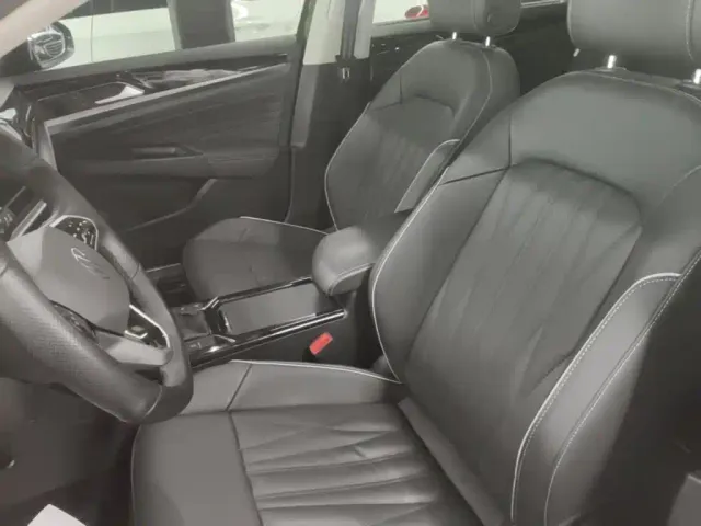 Volkswagen Passat — Фото автомобиля 14