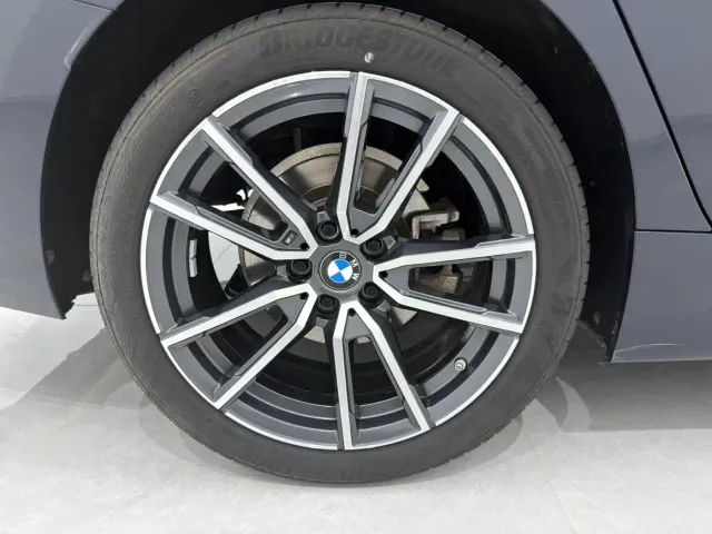 BMW 3 Series — Фото автомобиля 18