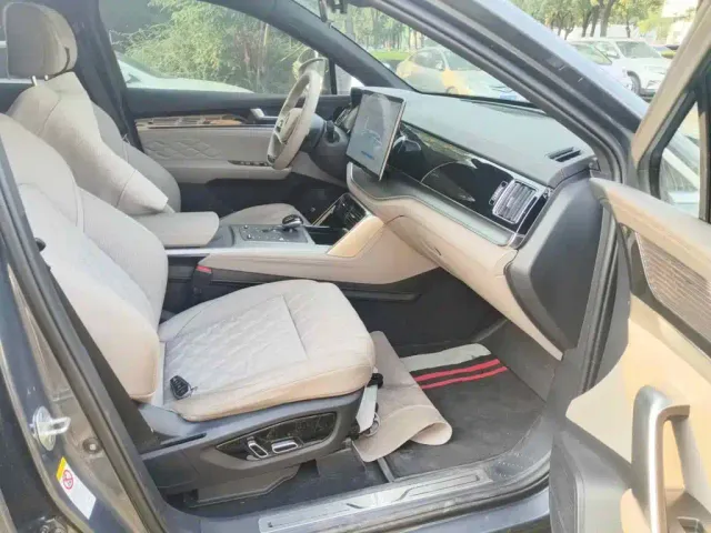 BYD Tang — Фото автомобиля 13