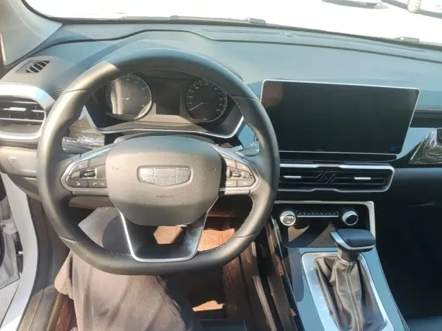 Geely Binyue — Фото автомобиля 9