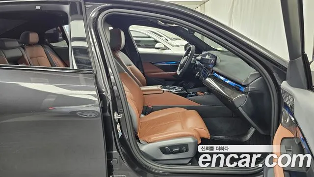 BMW i5 — Фото автомобиля 11