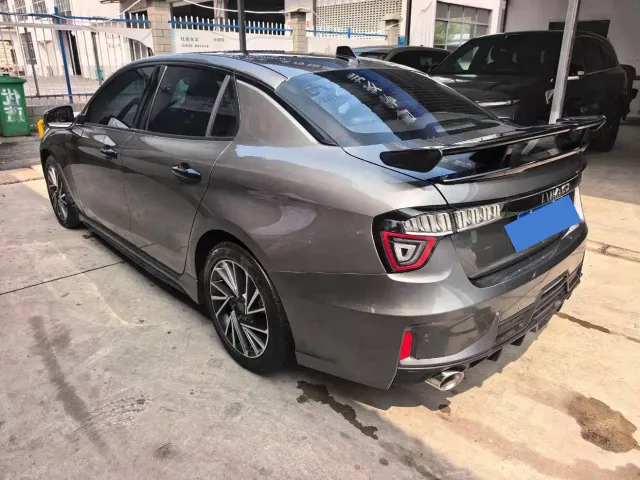 Lynk & Co 03 — Фото автомобиля 13