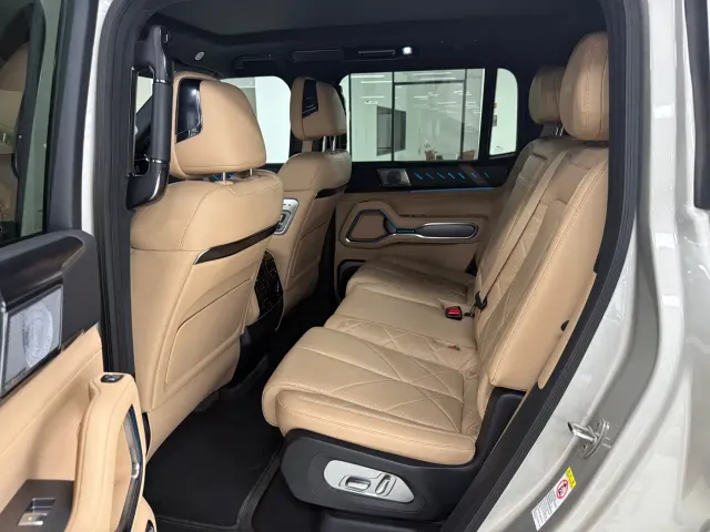 BYD FangChengBao Leopard 8 — Фото автомобиля 12