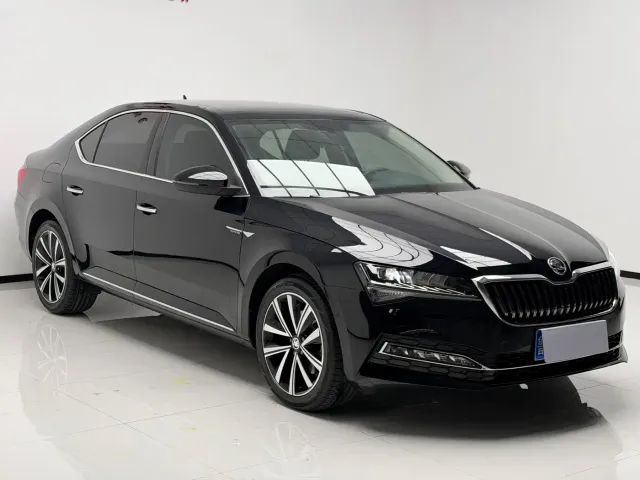 Skoda Superb — Фото автомобиля 3