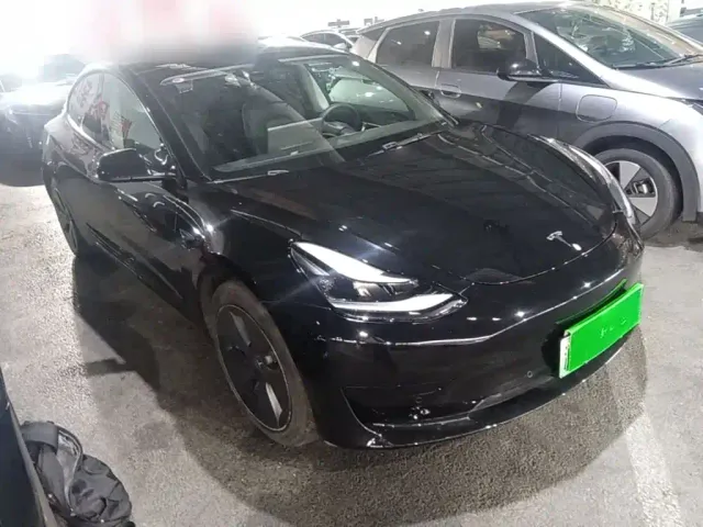 Tesla Model 3 — Фото автомобиля 3