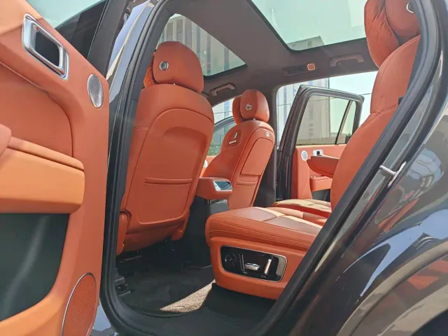 Li Auto L8 — Фото автомобиля 8