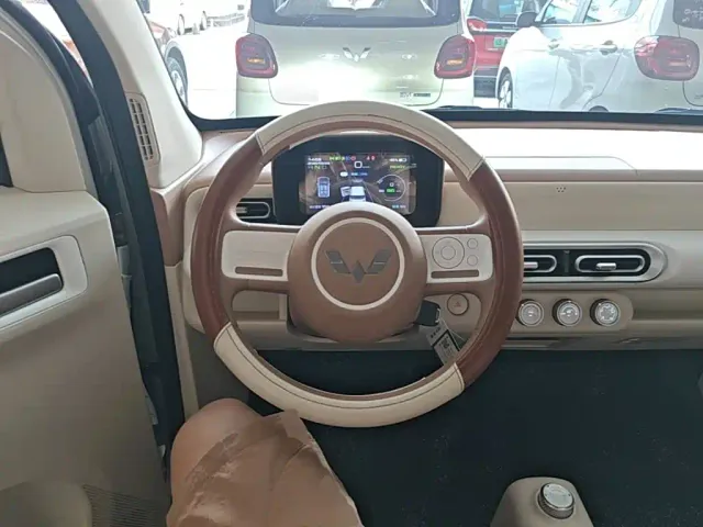 Wuling Hongguang Mini EV — Фото автомобиля 10