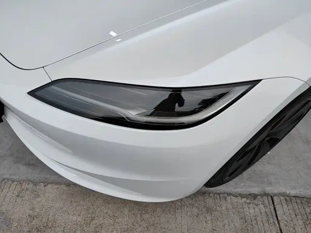 Tesla Model 3 — Фото автомобиля 23