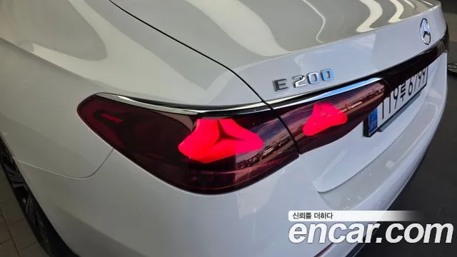 Mercedes-Benz E-Class — Фото автомобиля 23