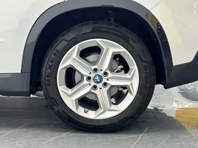 BMW iX1 — Фото автомобиля 24