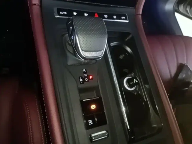 Hongqi H5 — Фото автомобиля 13