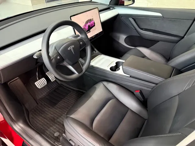 Tesla Model Y — Фото автомобиля 5