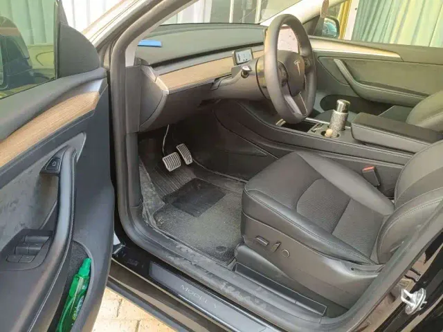 Tesla Model Y — Фото автомобиля 10