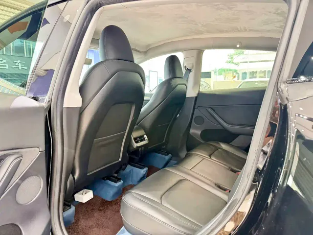 Tesla Model Y — Фото автомобиля 9