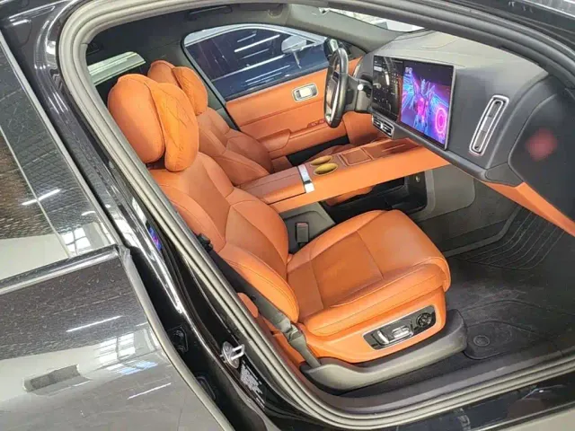 Li Auto L9 — Фото автомобиля 24
