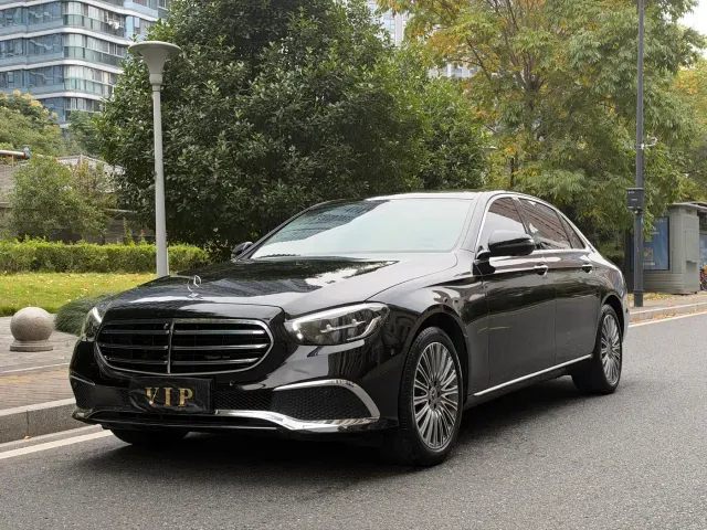 Фотография автомобиля — Mercedes-Benz E-Class
