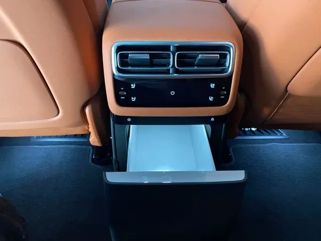 Li Auto L7 — Фото автомобиля 7