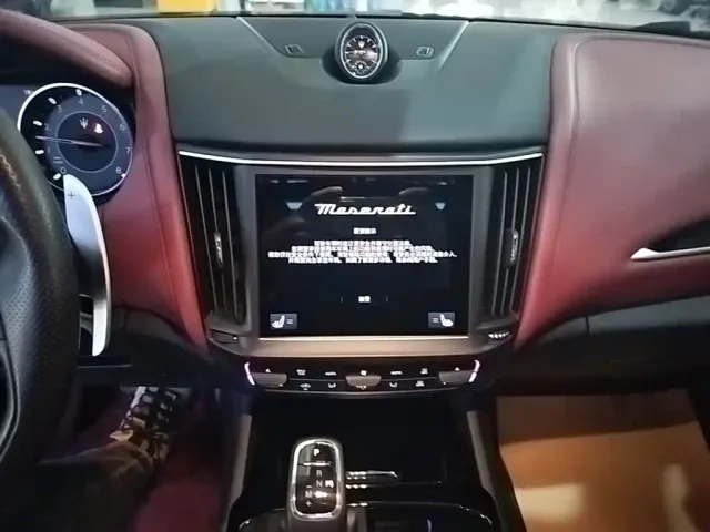 Maserati Levante — Фото автомобиля 12