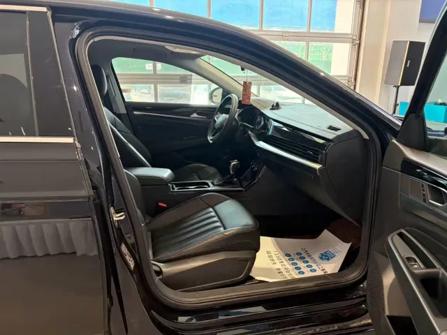 Volkswagen Passat — Фото автомобиля 11