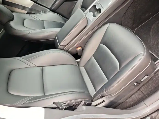 Tesla Model Y — Фото автомобиля 24