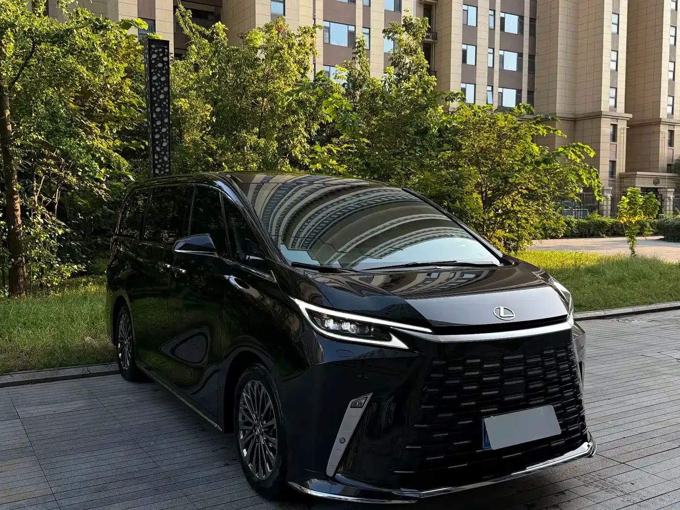 Lexus Lexus LM 2025 Model 500h Four-Seater Imperial Edition — Фото автомобиля 4