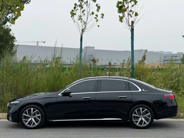 Mercedes-Benz E-Class — Фото автомобиля 10