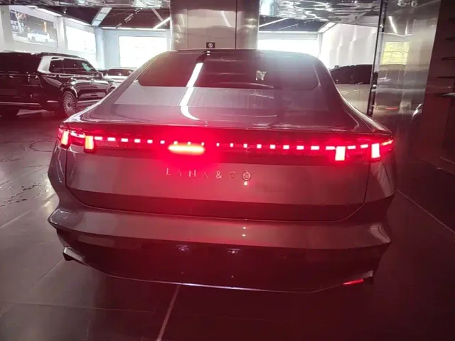 Lynk & Co Z10 — Фото автомобиля 5