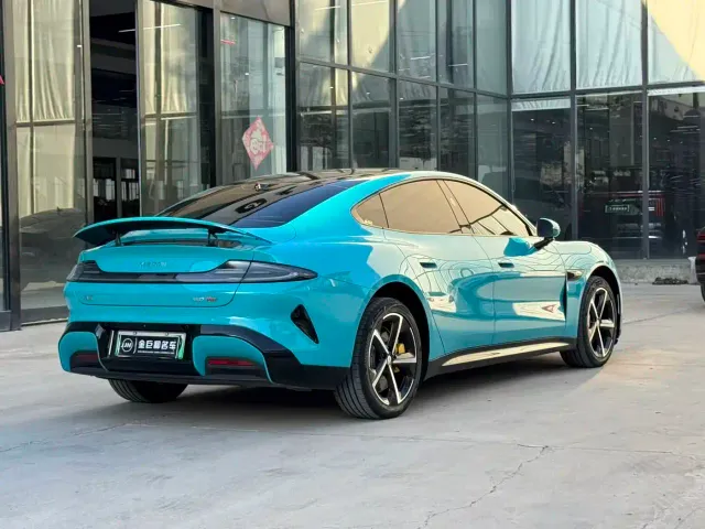 Xiaomi SU7 — Фото автомобиля 18