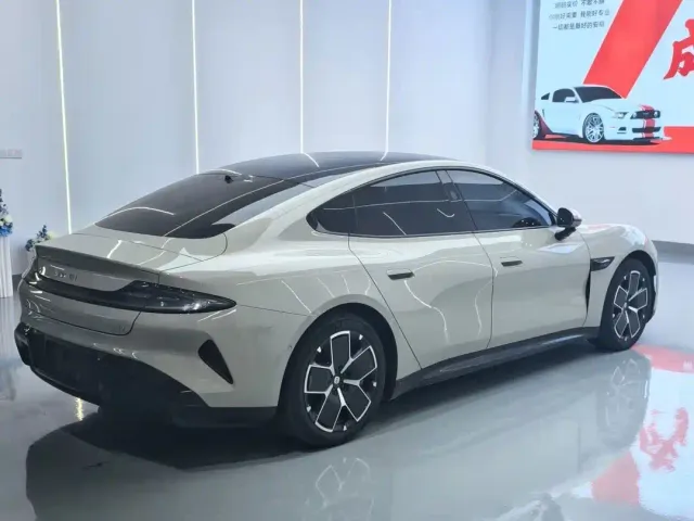 Xiaomi SU7 — Фото автомобиля 15