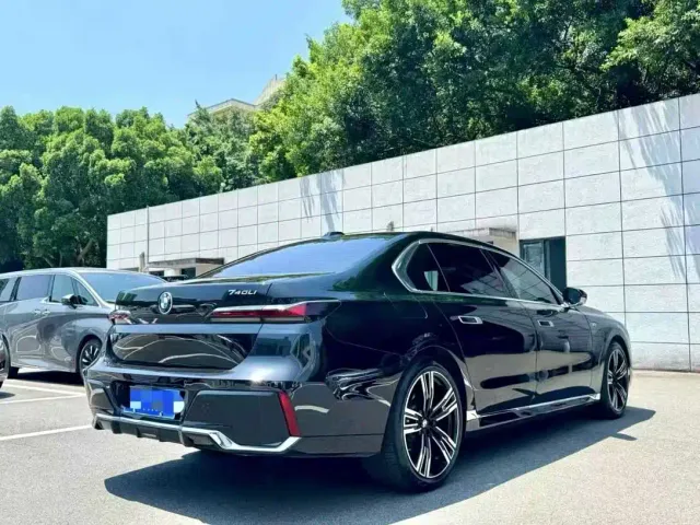 BMW 7 Series — Фото автомобиля 8