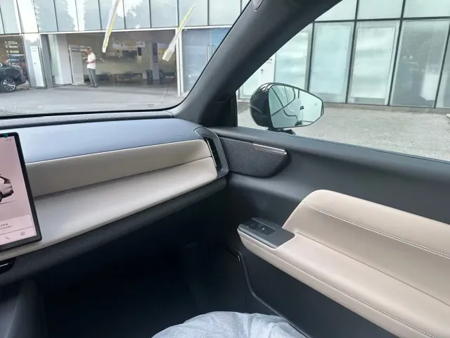 Volvo XC70 Plug-in Hybrid — Фото автомобиля 11