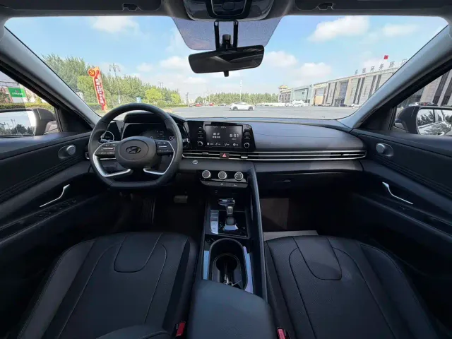 Hyundai Elantra — Фото автомобиля 9