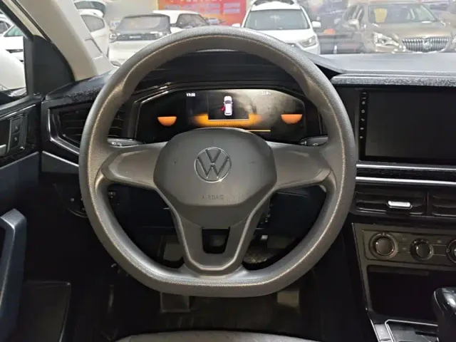 Volkswagen Lavida — Фото автомобиля 10