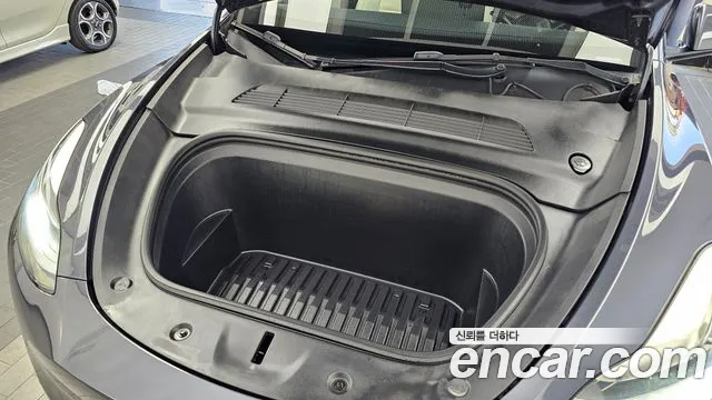 Tesla Model Y — Фото автомобиля 6